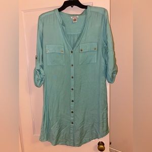 Dizzy Lizzy shirt dress. NWOT Excellent condition.